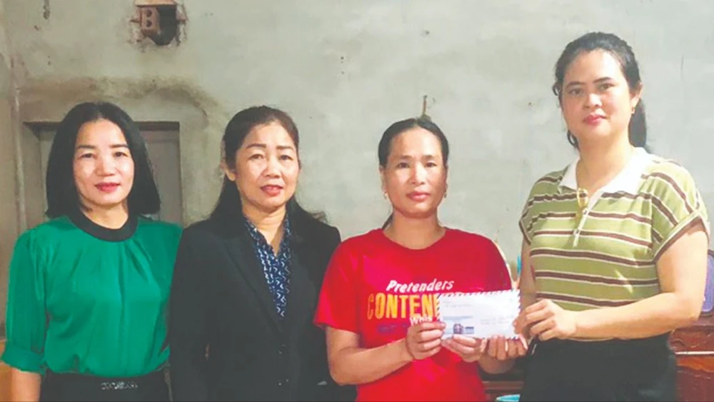 Báo SGGP trao 25 triệu đồng hỗ trợ bé gái bị tai nạn ở Hà Tĩnh