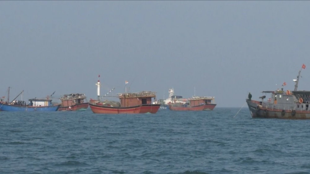 Quảng Bình: Tạm dừng tìm kiếm 10 ngư dân mất tích