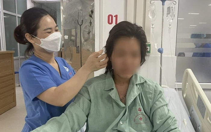 Người phụ nữ ở huyện Thanh Trì, Hà Nội bị sét đánh cách đây gần 1 tuần đang hồi phục sức khỏe