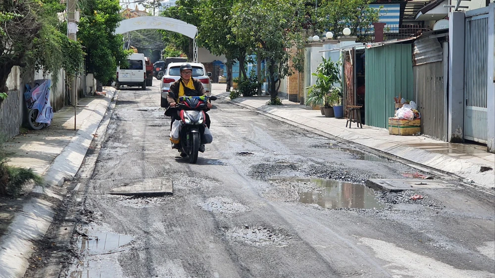 Tuyến đường liên tục hư hỏng