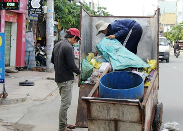 Hiện trên địa bàn quận Bình Tân có 188 tổ chức rác dân lập do UBND các phường quản lý và 25 doanh nghiệp thực hiện thu gom rác tại hộ dân. Ảnh minh họa