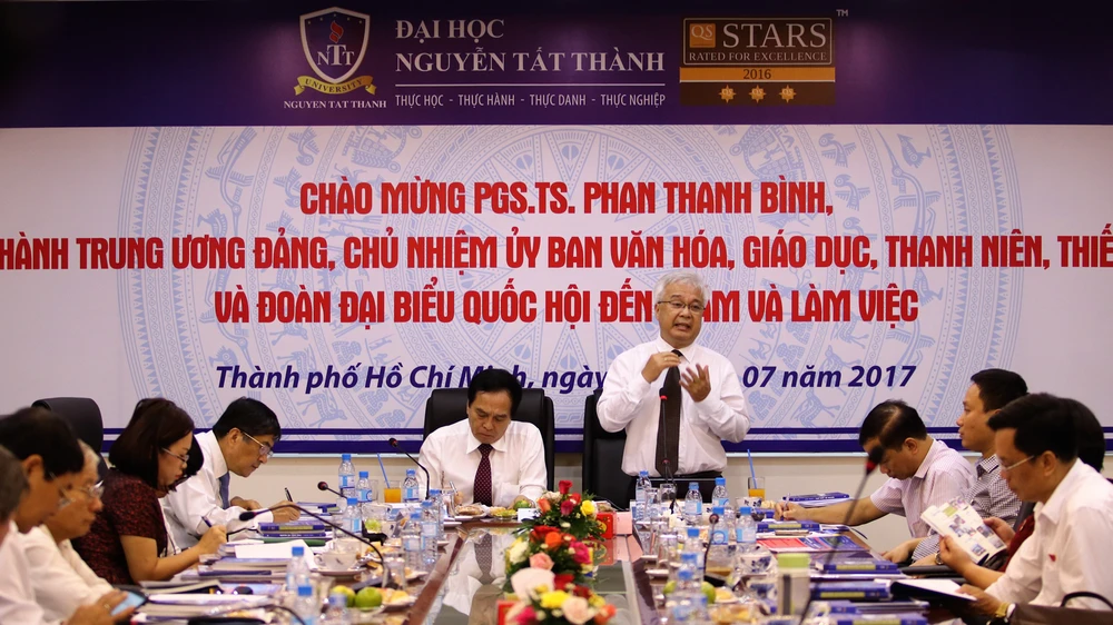  PGS-TS Phan Thanh Bình, Chủ nhiệm Ủy ban Văn hóa – Giáo dục – Thanh niên – Thiếu niên và Nhi đồng của Quốc hội phát biểu tại buổi làm việc