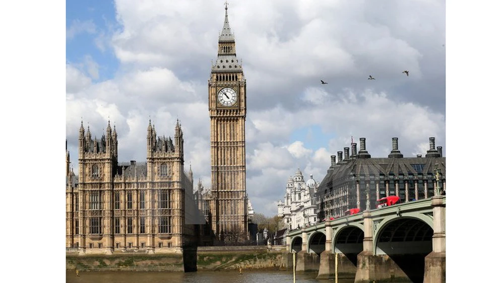 Tháp đồng hồ Big Bang nổi tiếng ở thủ đô London, Anh