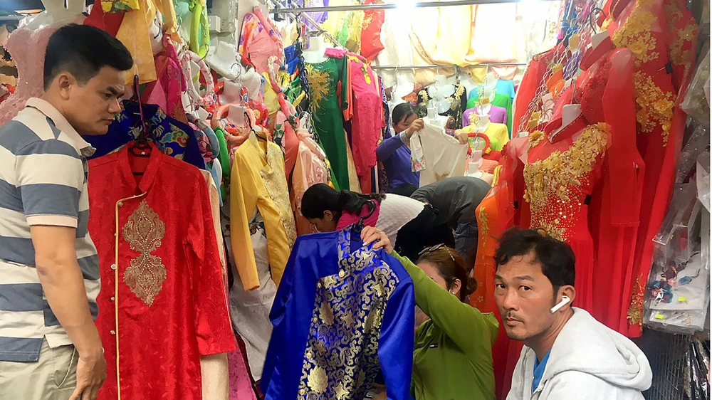Hàng Việt đã chiếm 80% trong chợ Tân Bình 