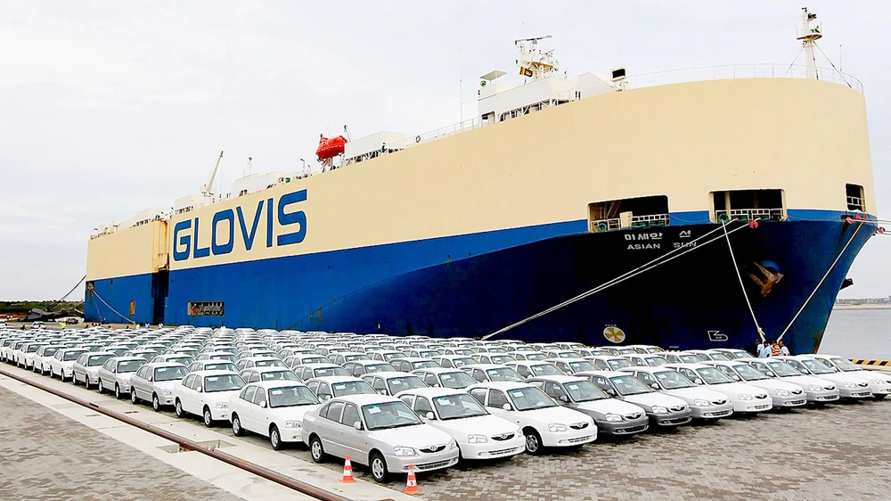 Xe hơi của Ấn Độ cập cảng Hambantota của Sri Lanka - hiện do Trung Quốc kiểm soát