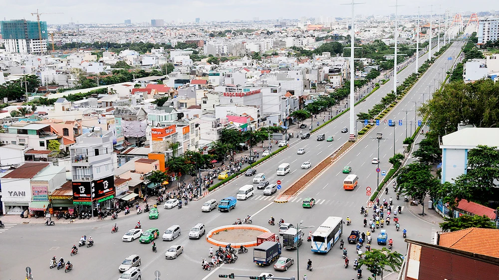 Đường Phạm Văn Đồng kết nối từ sân bay Tân Sơn Nhất tới cửa ngõ phía Đông thành phố. Ảnh: CAO THĂNG