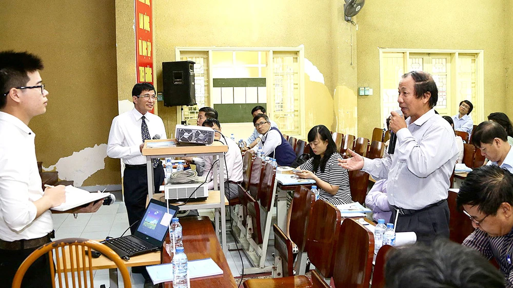 Sinh viên Trường ĐH Khoa học tự nhiên - ĐH Quốc gia Hà Nội bảo vệ đề tài nghiên cứu khoa học
