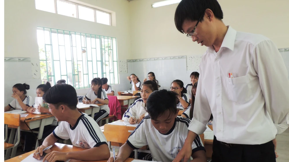 Giáo viên về dạy ở xã đảo Thạnh An (huyện Cần Giờ, TPHCM) thiếu thốn về mọi mặt nhưng luôn nỗ lực hết mình vì học trò thân yêu. Ảnh: THU HƯỜNG
