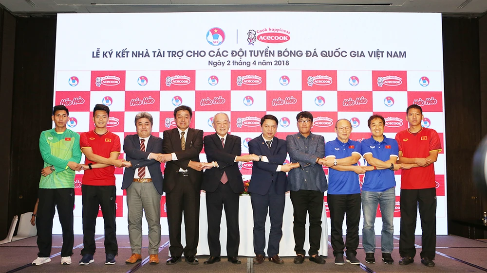 Acecook Việt Nam tài trợ các đội tuyển bóng đá quốc gia 
