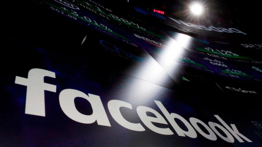 Facebook biến bài đăng riêng tư của 14 triệu người dùng thành "công khai". Ảnh: AP