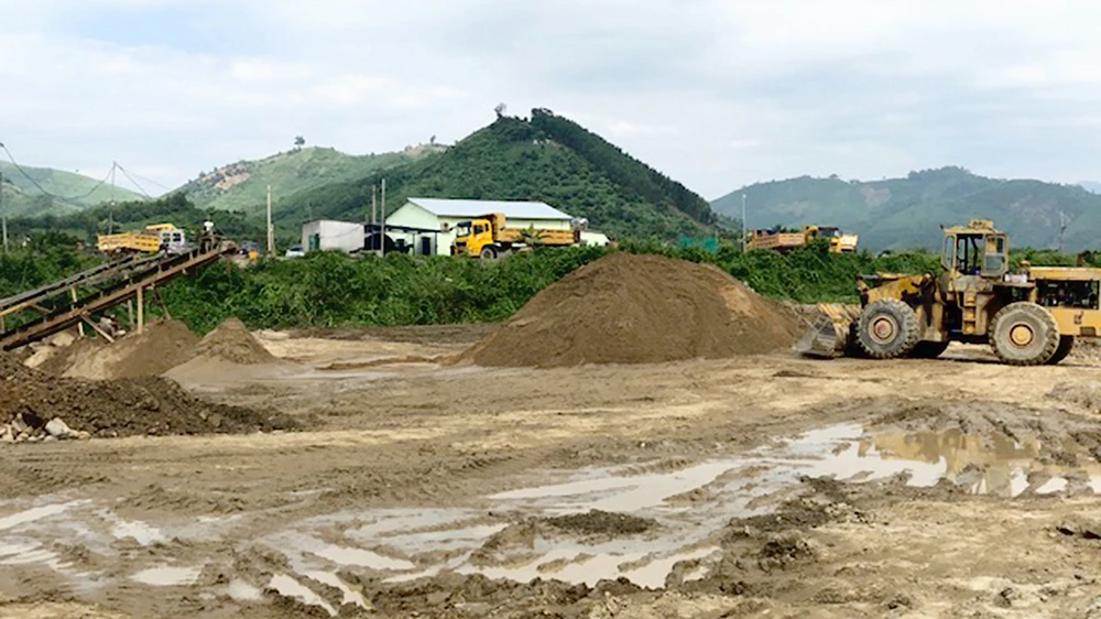 Một công trường khai thác cát tại Khánh Hòa gây biến dạng môi trường