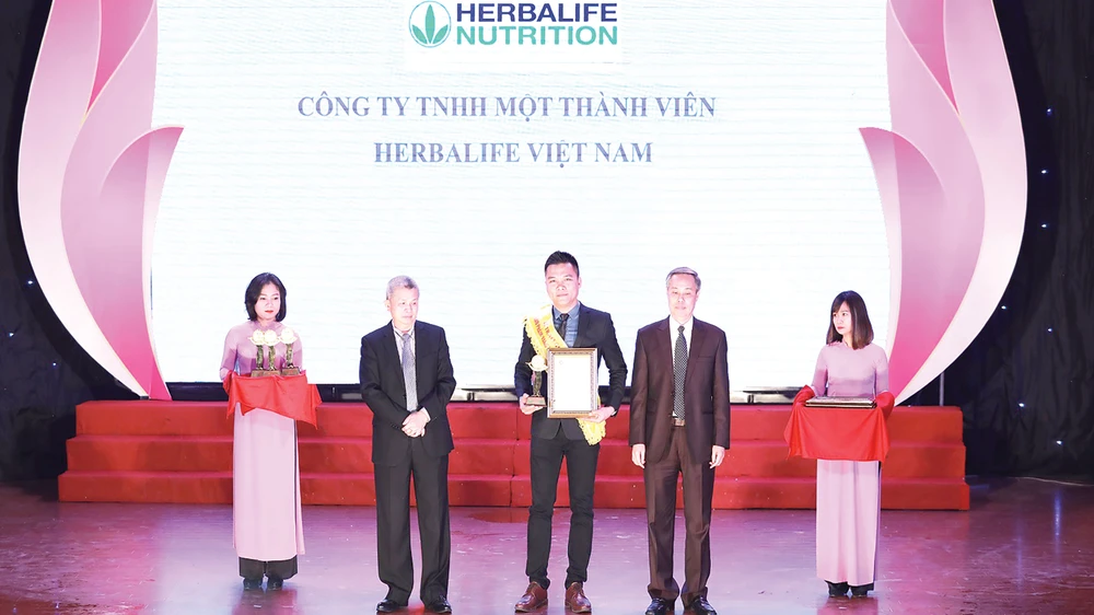 Herbalife Việt Nam nhận giải thưởng “Sản phẩm vàng vì sức khỏe cộng đồng năm 2019”