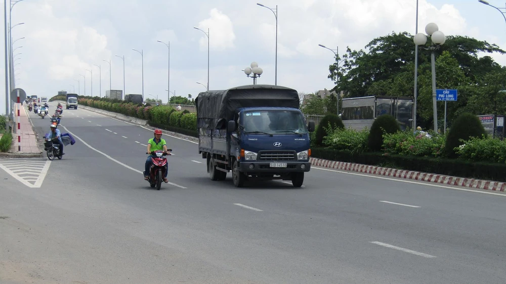 Cầu Phú Long mới, nối liền TPHCM và thị xã Thuận An, giúp địa phương có thêm điều kiện phát triển kinh tế - xã hội