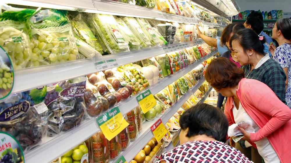 Người dân lựa chọn mua sản phẩm có nguồn gốc rõ ràng tại hệ thống siêu thị Co.opmart