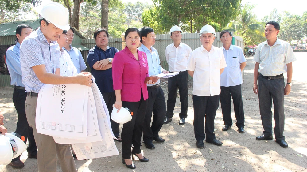 Chủ tịch UBND tỉnh Bình Phước Trần Tuệ Hiền kiểm tra tiến độ xây dựng công trình Trường Chính trị tỉnh