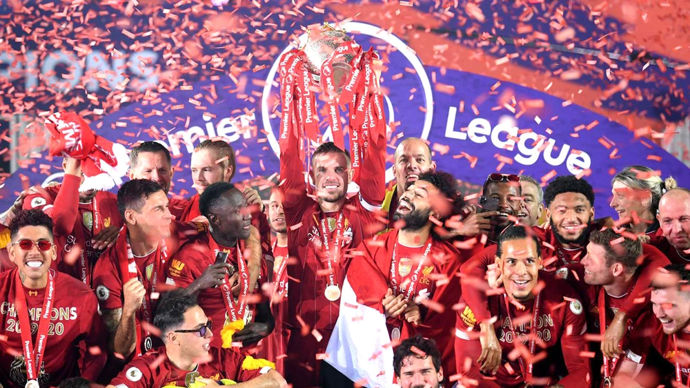 Liverpool đã nâng cúp vô địch nhưng tính hấp dẫn vẫn còn ở vòng đấu đầu