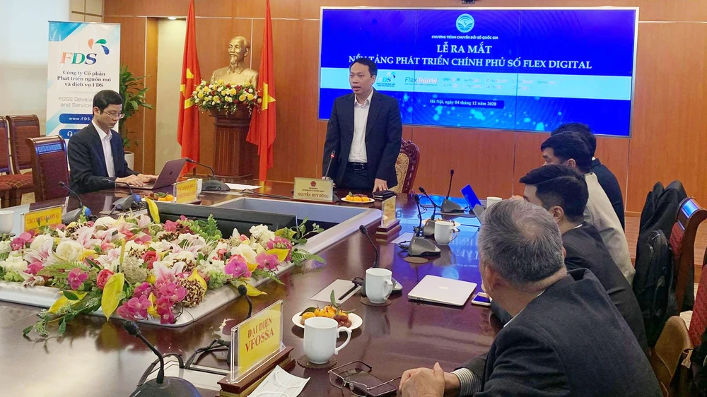 Thứ trưởng Bộ TT&TT Nguyễn Huy Dũng phát biểu tại Lễ ra mắt nền tảng phát triển chính phủ số Flex Digital. Ảnh: VGP
