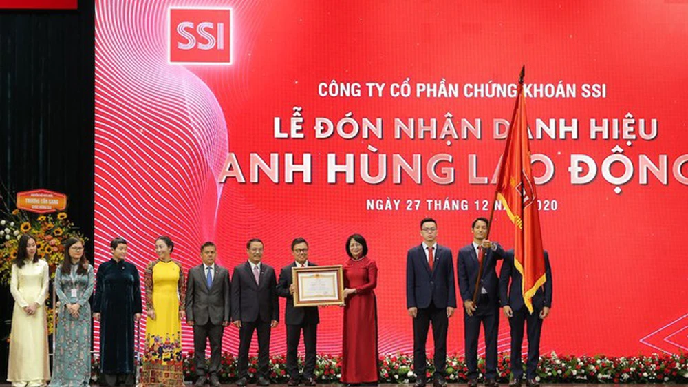 Công ty Chứng khoán SSI nhận danh hiệu Anh hùng Lao động thời kỳ đổi mới