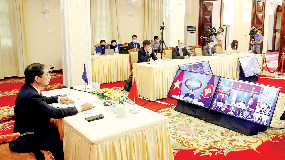 Bộ trưởng Bộ Ngoại giao Bùi Thanh Sơn tham dự hội nghị theo hình thức trực tuyến