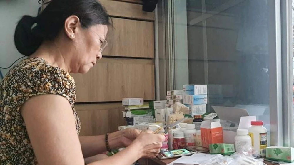 Dược sĩ Phan Thị Kim Ngọc tư vấn, hướng dẫn điều trị online cho bệnh nhân F0