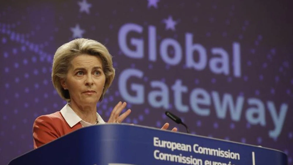 Bà Ursula von der Leyen, Chủ tịch Ủy ban châu Âu (EC) tại họp báo công bố kế hoạch Global Gateway
