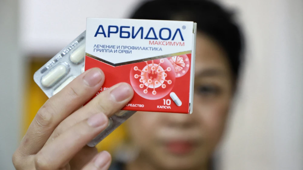 Một loại thuốc xách tay từ Nga được quảng cáo có tác dụng điều trị Covid-19. Ảnh: VIẾT CHUNG