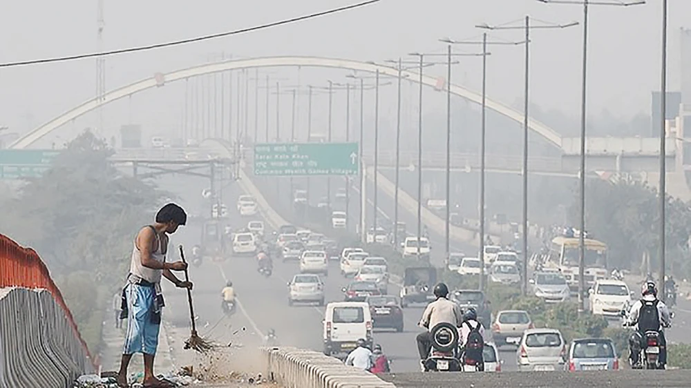 Thủ đô New Delhi, Ấn Độ chìm trong khói mù. Ảnh: CBS