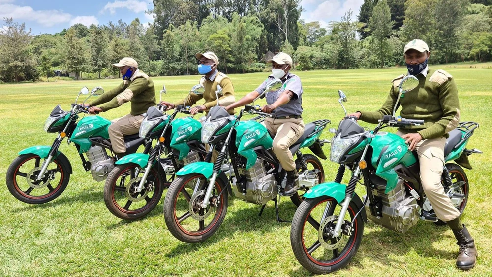 Uganda cung cấp miễn phí xe máy điện
