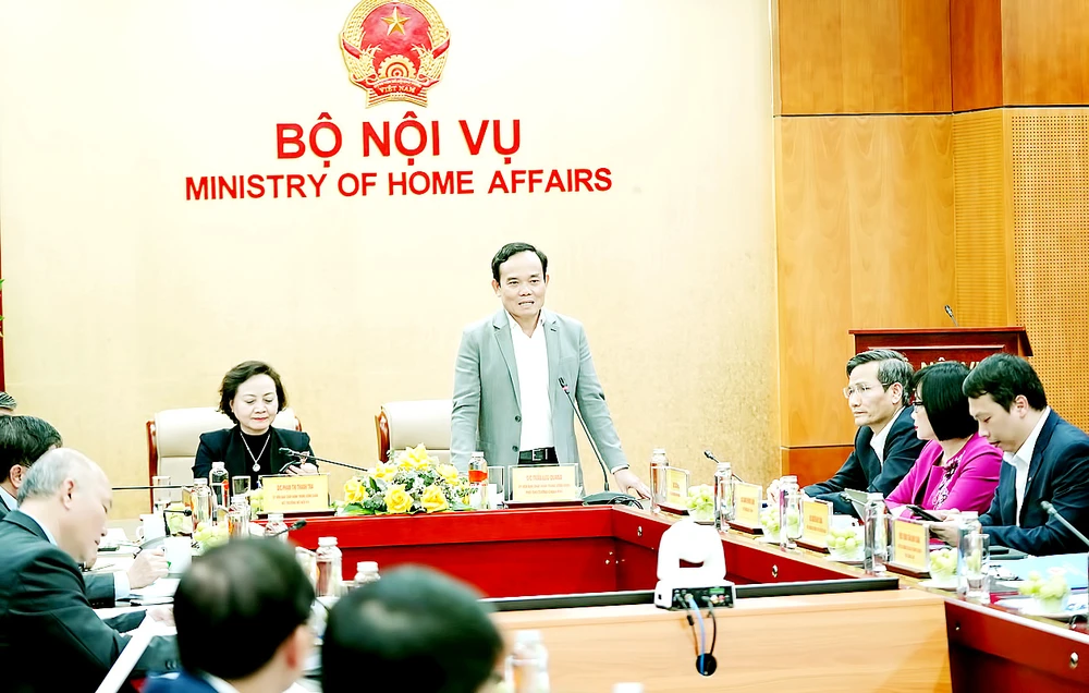 Phó Thủ tướng Trần Lưu Quang phát biểu tại buổi làm việc với Bộ Nội vụ