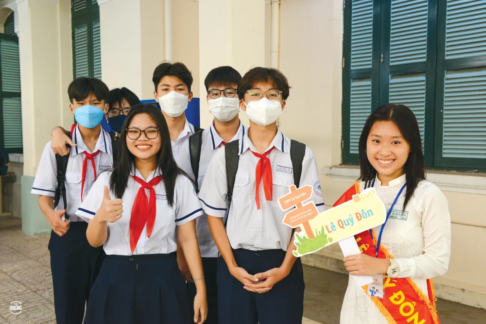 Học sinh Trường THCS Nguyễn Du (quận 1) tìm hiểu môi trường học tập tại trường THPT Lê Quý Đôn (quận 3, TPHCM)