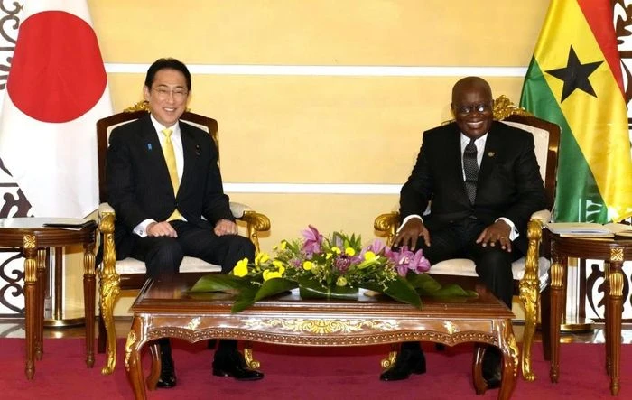 Thủ tướng Nhật Bản Kishida Fumio và Tổng thống Ghana Nana Addo Dankwa Akufo-Addo tại thủ đô Accra ngày 1-5. Nguồn: Kyodo 