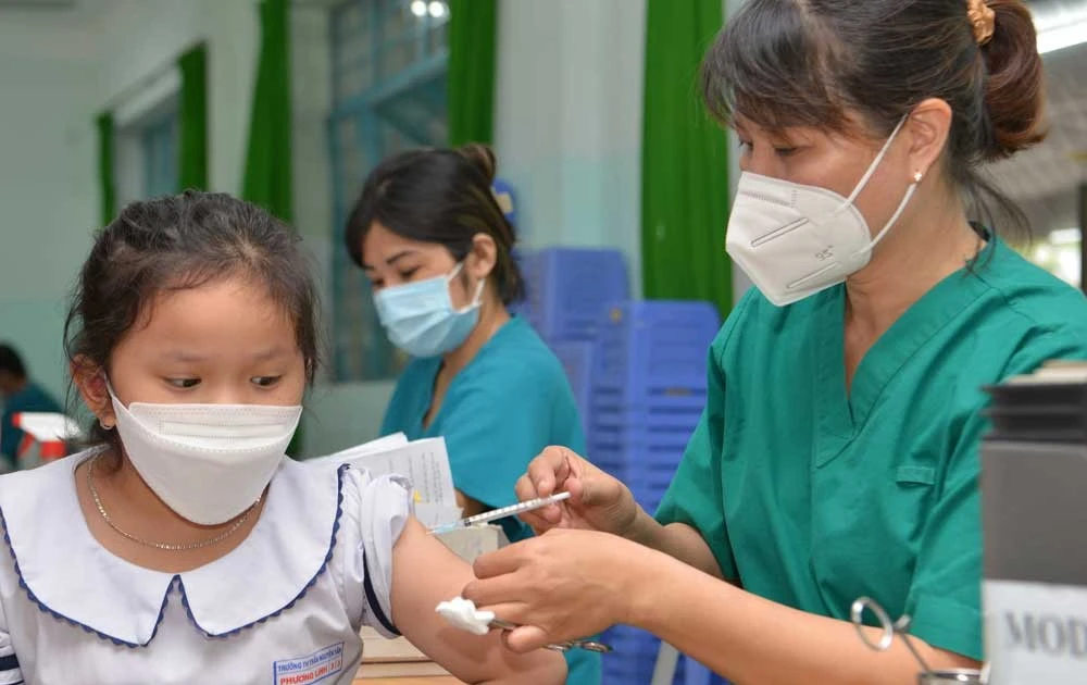 Bộ Y tế hướng dẫn các đối tượng bắt buộc tiêm vaccine