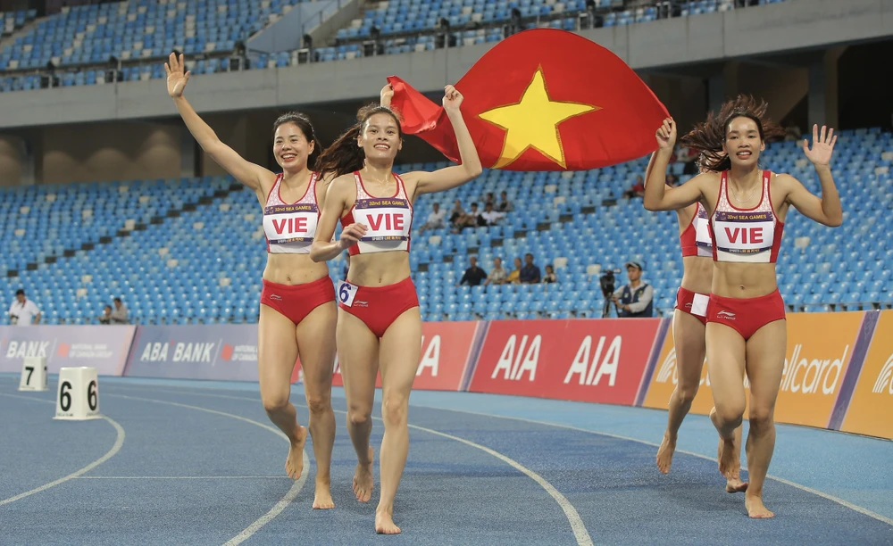 Các cô gái vàng của điền kinh Việt Nam rạng ngời ở đấu trường SEA Games 32