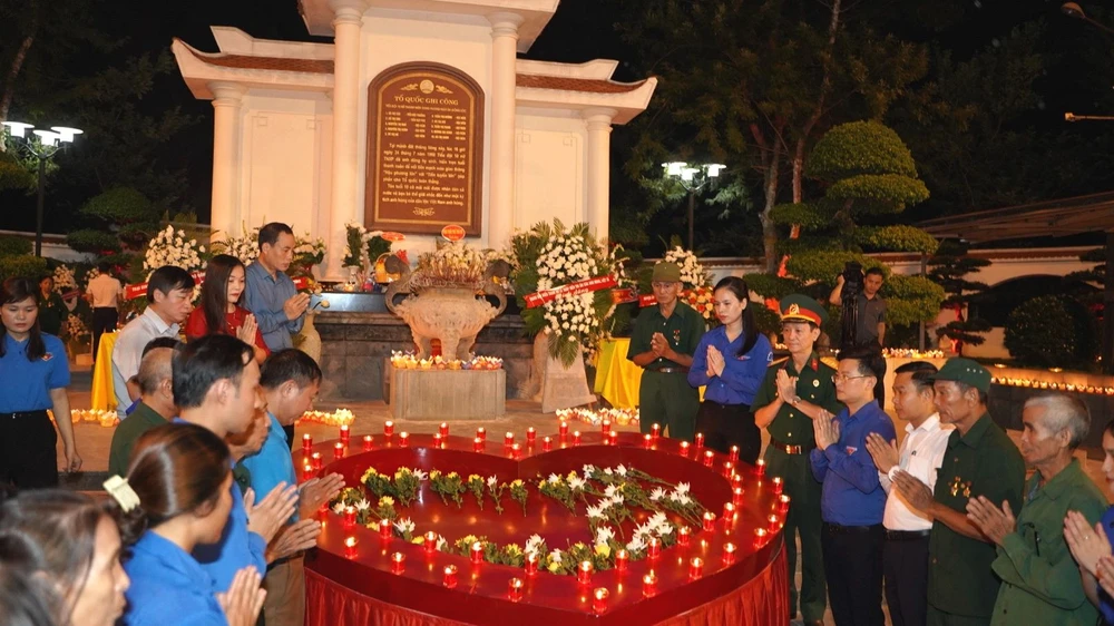 Lễ thắp nến tri ân tại Khu di tích lịch sử quốc gia đặc biệt Ngã ba Đồng Lộc