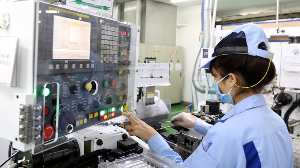 Hoạt động sản xuất của Công ty TNHH INOAC Việt Nam (doanh nghiệp FDI Nhật Bản) ở Khu công nghiệp Quang Minh, Mê Linh, Hà Nội. Ảnh: QUANG PHÚC 