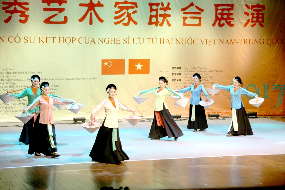 Một tiết mục giao lưu văn hóa - nghệ thuật giữa Việt Nam và Trung Quốc