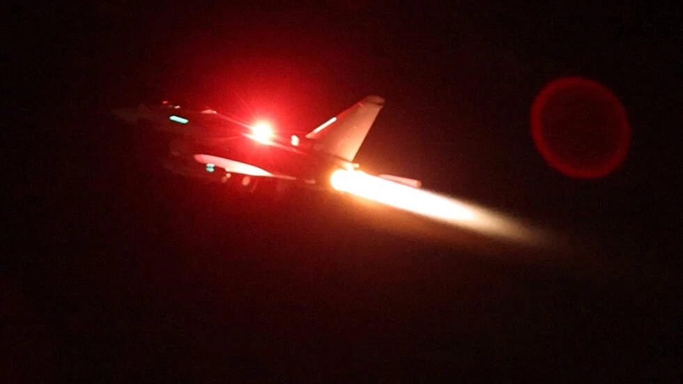 Máy bay của lực lượng không quân Hoàng gia Anh xuất kích tấn công lực lượng Houthi ở Yemen. Ảnh: REUTERS 