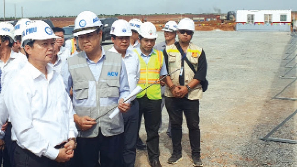 Phó Thủ tướng Trần Hồng Hà kiểm tra tiến độ thi công sân bay Long Thành