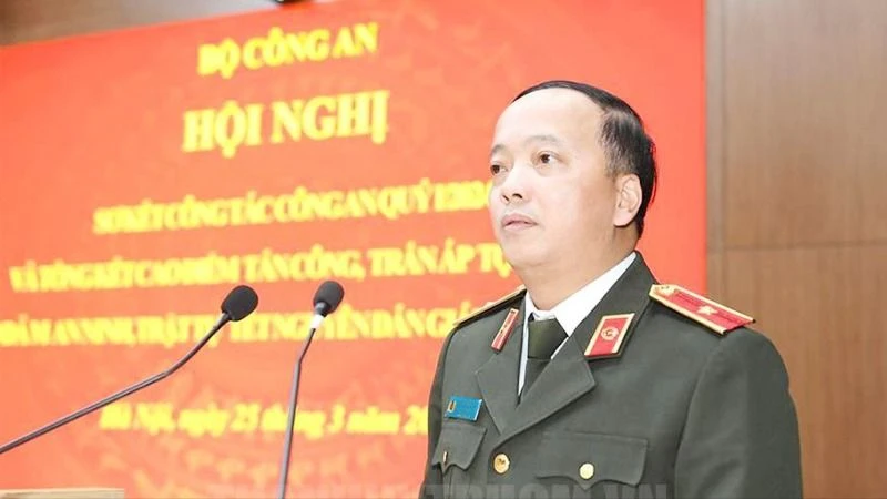 Thiếu tướng Đặng Hồng Đức, Chánh Văn phòng Bộ Công an phát biểu tại hội nghị