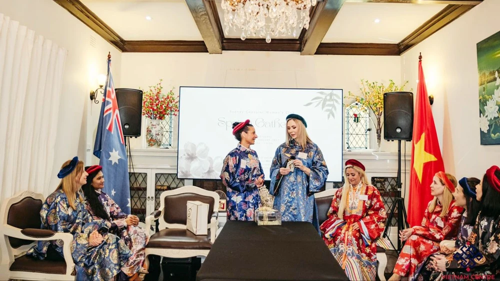 Buổi giao lưu tìm hiểu về tết cổ truyền và cổ phục Việt diễn ra tại Sydney, Australia do nhóm Vietnam Centre tổ chức 