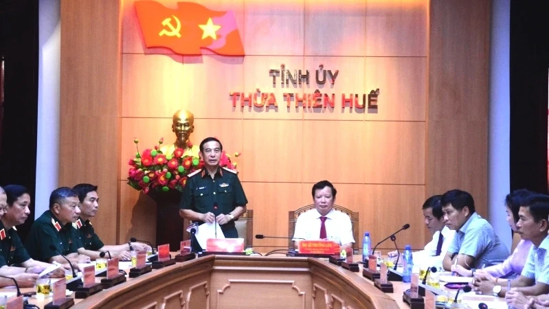 Đại tướng Phan Văn Giang thăm, làm việc với Ban Thường vụ Tỉnh ủy Thừa Thiên Huế