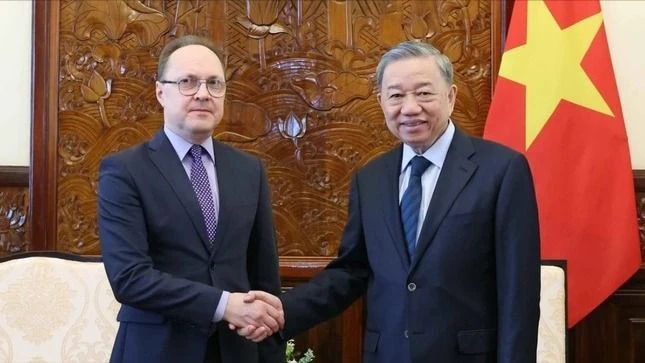 Chủ tịch nước Tô Lâm tiếp Đại sứ Liên bang Nga Gennady Bezdetko. Ảnh: TTXVN