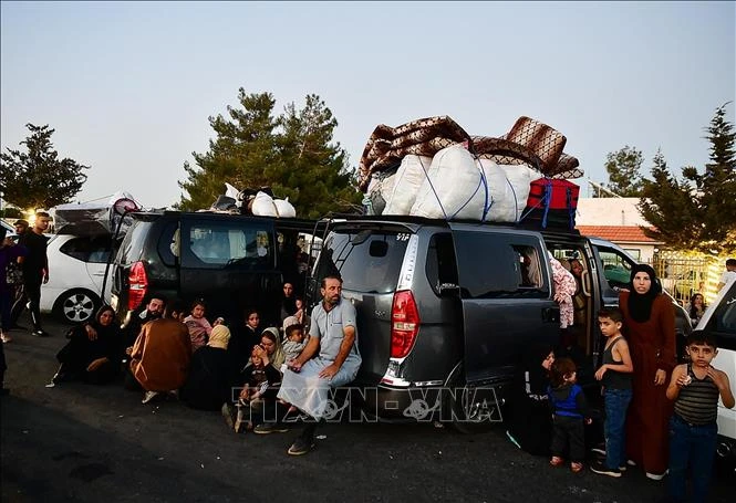 Người dân sơ tán từ Liban nghỉ tạm tại khu vực cửa khẩu biên giới Jdeidat Yabous với Syria ngày 24-9-2024. Ảnh minh họa: THX/TTXVN 