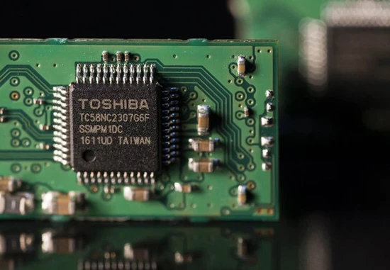 Apple được cho đang đàm phán với Bain Capital để mua lại mảng chip nhớ của Toshiba.