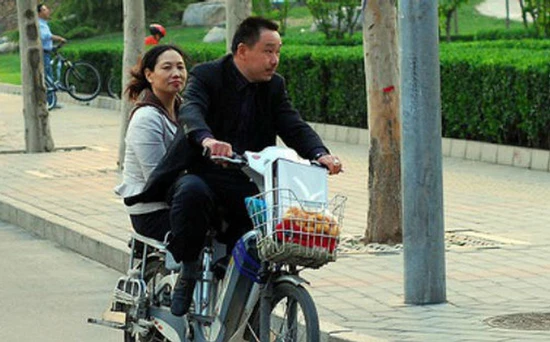 Xe đạp điện đã trở thành một phương tiện giao thông phổ biến ở Trung Quốc.