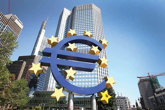 Giảm mua trái phiếu ECB sẽ điều tiết lượng tiền tung ra thị trường ít hơn.