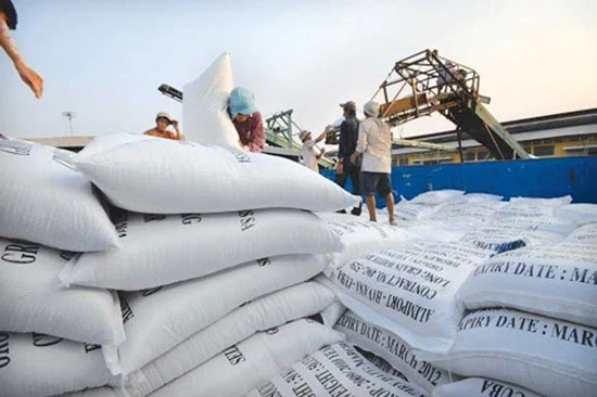 Bộ Tài chính đề nghị Bộ Công an điều tra, làm rõ những thông tin cho rằng có tiêu cực trong công tác quản lý xuất khẩu gạo.