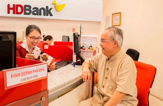 HDBank đều đặn triển khai chương trình ưu đãi gửi tiết kiệm dành cho khách hàng cao tuổi.