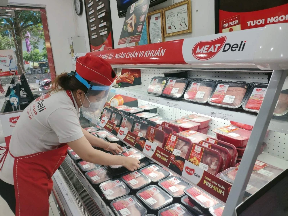 Các doanh nghiệp tăng lượng thịt heo cung ứng ra thị trường để bù đắp khi chợ đầu mối Hóc Môn đóng cửa. Ảnh: K. Ngân
