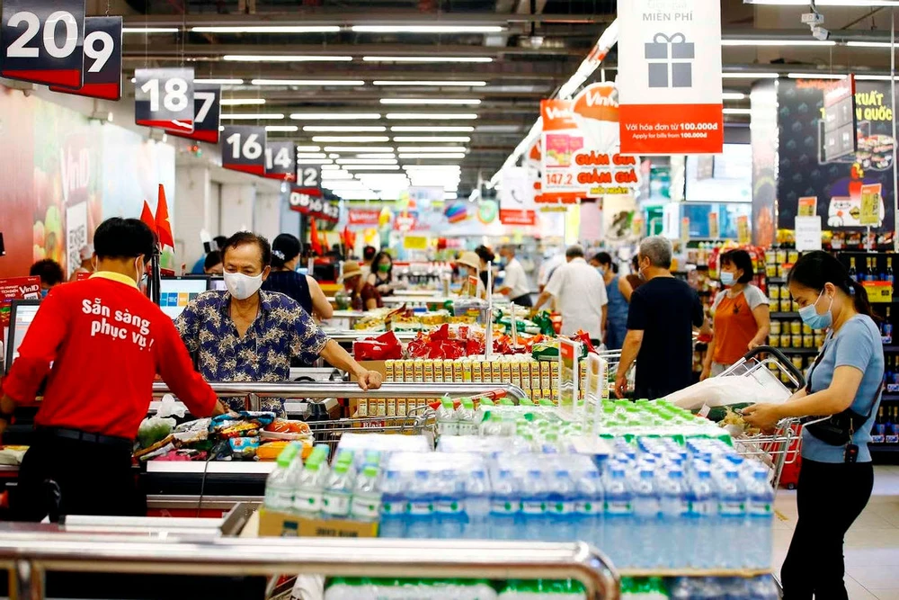 Sở Công thương đề xuất UBND TPHCM nghiên cứu cho phép hệ thống siêu thị, cửa hàng tiện lợi, cửa hàng thực phẩm mở rộng thời gian bán hàng đến 21h hàng ngày.